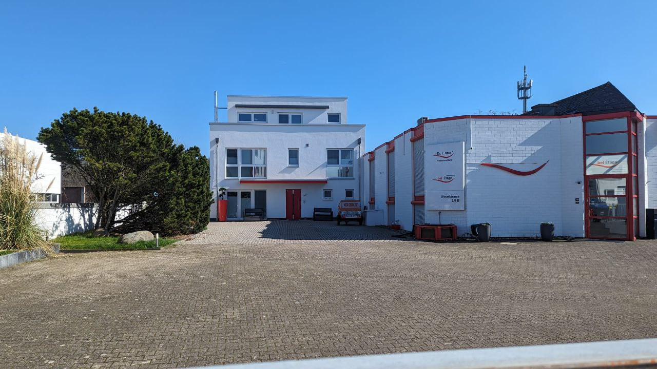 Sinnersdorf  EFH im Bauhausstil mit Galerie
